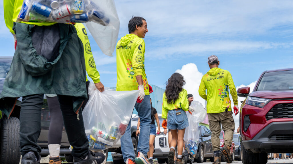 G3CC members collecting aluminum along the parade route.